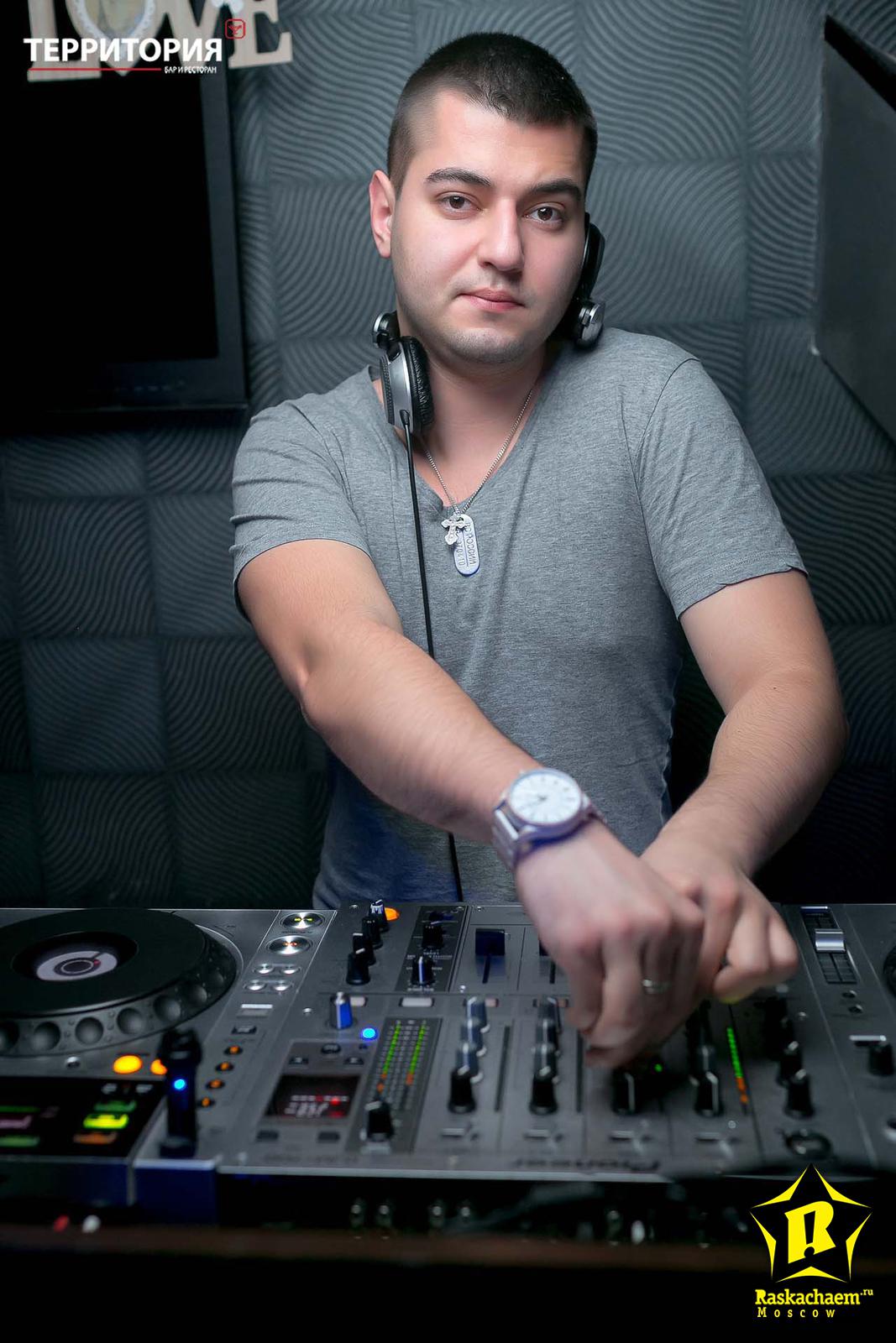 Denis Bravo Free music on ToneDen